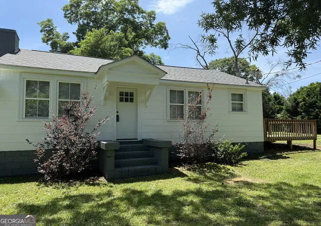 Photo 3 of Single family home for sale at 1511 W Poplar St, Griffin, GA 30224 | MLS# 10789992 | Listing updated on 2026-08-21