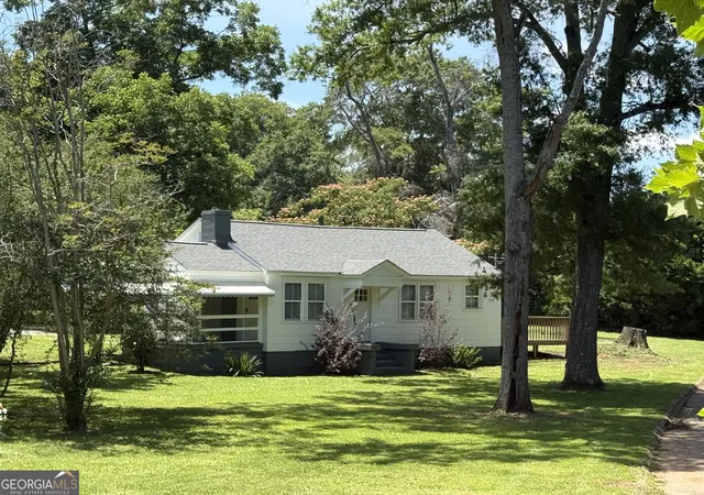 Photo 4 of Single family home for sale at 1511 W Poplar St, Griffin, GA 30224 | MLS# 10789992 | Listing updated on 2026-09-27