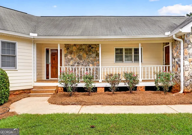 3rd image of 2575 Luella Rd, Locust Grove, GA 30248 | MLS# 10820027