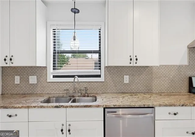 Photo 4 of Single family home for sale at 5077 Ravenwood Dr, Marietta, GA 30066 | MLS# 10773092 | Listing updated on 2026-06-25