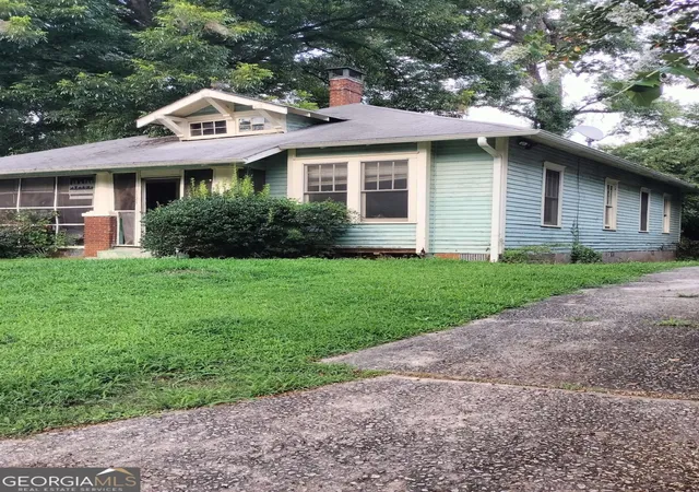 Photo 3 of Single family home for sale at 1424 Graham St Sw, Atlanta, GA 30310 | MLS# 10813843 | Listing updated on 2026-09-14