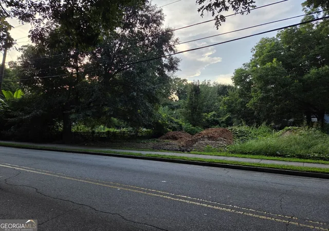 Photo 3 of Sale Pending at 1591 Campbellton Rd Sw, Atlanta, GA 30311 | MLS# 10827130 | Listing updated on 2026-09-30