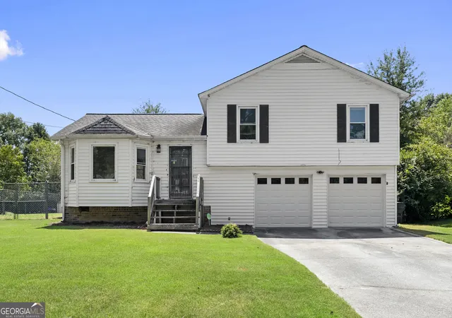 Photo 1 of Sale Pending at 1560 Rose Garden Ln, Loganville, GA 30052 | MLS# 10830481 | Listing updated on 2026-08-28
