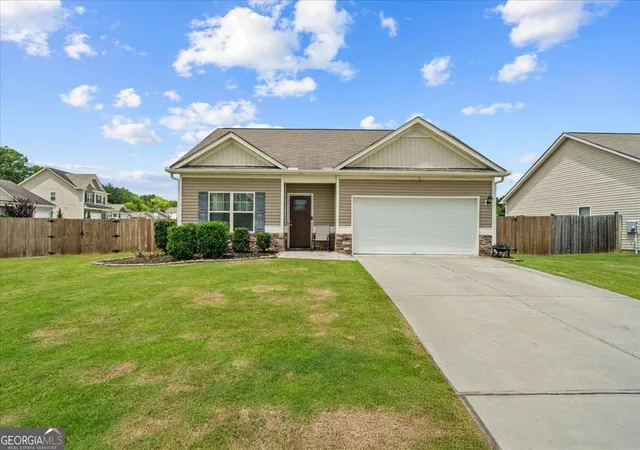1st image of 207 Heritage Dr, Calhoun, GA 30701 | MLS# 10819476