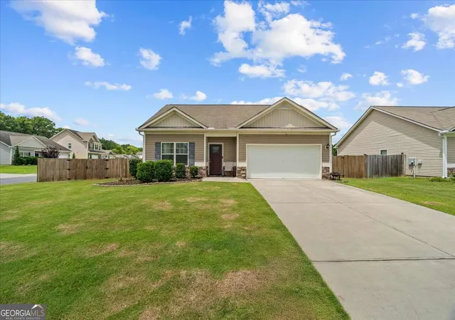 2nd image of 207 Heritage Dr, Calhoun, GA 30701 | MLS# 10819476