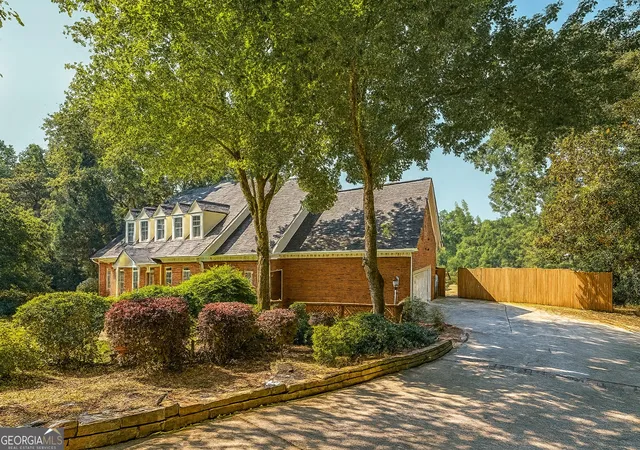 Photo 3 of Sale Pending at 4070 Runnymede Dr Sw, Lilburn, GA 30047 | MLS# 10770238 | Listing updated on 2026-09-10