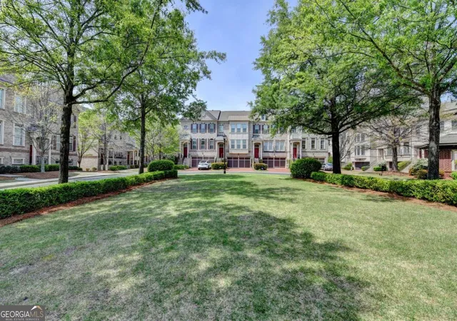 Listing Photo 2 - Condo for sale in building located at 3635 E Paces Cir Ne, Atlanta, GA 30326 - Unit #1309