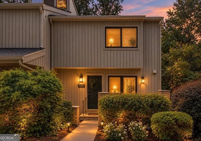 Townhouse for sale at 1237 Druid Knoll Dr NE, Brookhaven, GA 30319 | MLS# 10880006