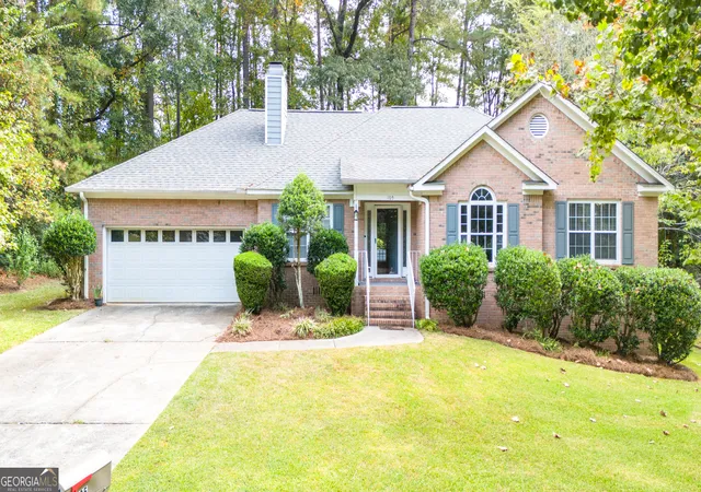 Photo 2 of Sale Pending at 105 Wexford Cir, Macon, GA 31210 | MLS# 10607726 | Listing updated on 2025-09-24