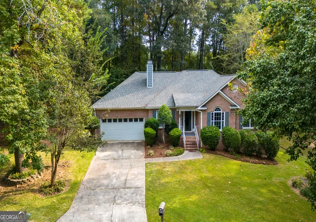 Photo 3 of Sale Pending at 105 Wexford Cir, Macon, GA 31210 | MLS# 10607726 | Listing updated on 2025-09-24