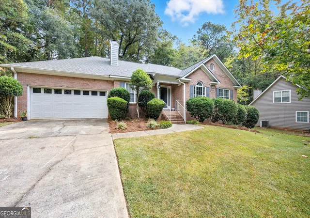 Photo 4 of Sale Pending at 105 Wexford Cir, Macon, GA 31210 | MLS# 10607726 | Listing updated on 2025-09-24