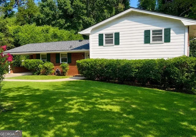 Photo 2 of Single family home for sale at 2544 W Laurel Ridge Dr, Decatur, GA 30033 | MLS# 10825763 | Listing updated on 2026-09-02