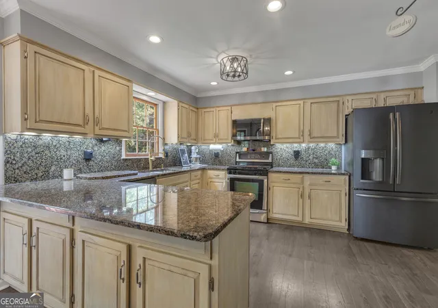 Photo 3 of Single family home for sale at 164 Cloister Dr, Peachtree City, GA 30269 | MLS# 10822335 | Listing updated on 2026-10-02