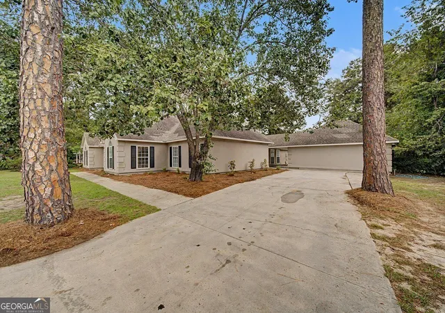 Photo 3 of Single family home for sale at 1621 Moore St, Adel, GA 31620 | MLS# 10818165 | Listing updated on 2026-09-11