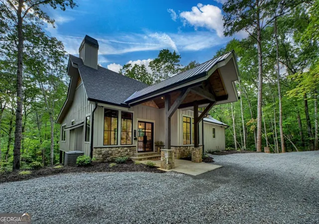 1st image of 412 Mountain Tops Cir, Blue Ridge, GA 30513 | MLS# 10828067