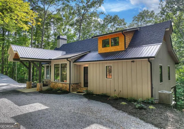 2nd image of 412 Mountain Tops Cir, Blue Ridge, GA 30513 | MLS# 10828067