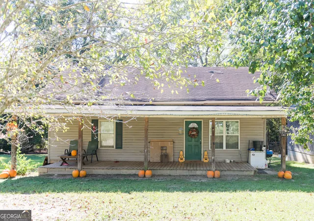 Single family home for sale at 27 Oklahoma St, Reynolds, GA 31076 | MLS# 10871761