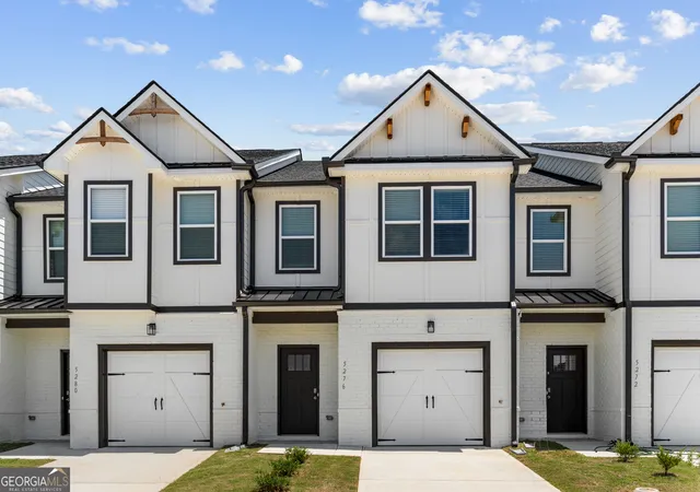 Photo 2 of Townhouse for sale at 5232 Mundy Grove Ln, Gainesville, GA 30504 | MLS# 10807422 | Listing updated on 2026-09-12
