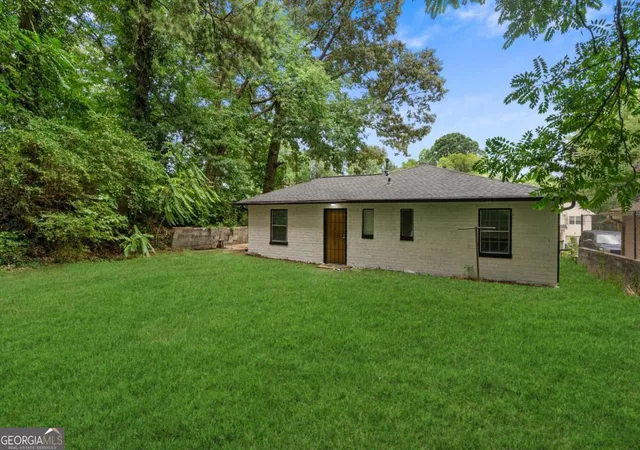 Listing Photo 2 - Condo for sale in building located at 1409 Hawkins St NW, Atlanta, GA 30314