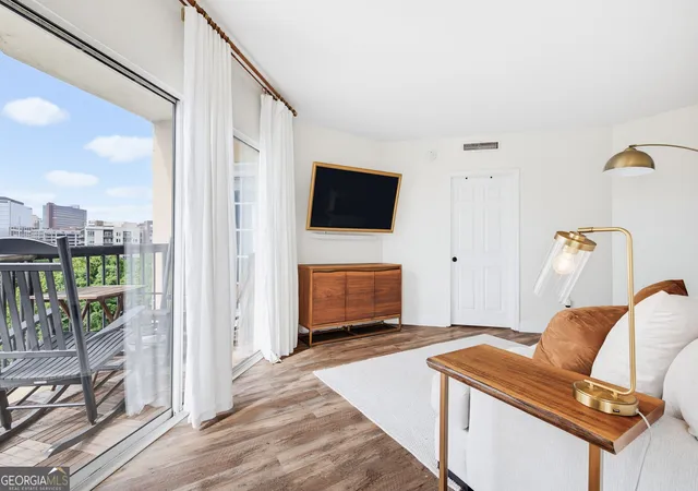 Photo 4 of Condo for sale at 1 Biscayne Dr NW #802, Atlanta, GA 30309 | MLS# 10793150 | Listing updated on 2026-07-13