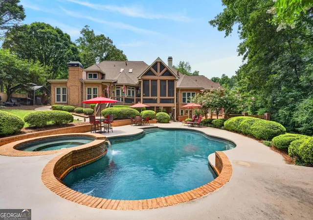 Photo 2 of Sale Pending at 555 Twinflower Ct, Roswell, GA 30075 | MLS# 10822191 | Listing updated on 2026-09-12
