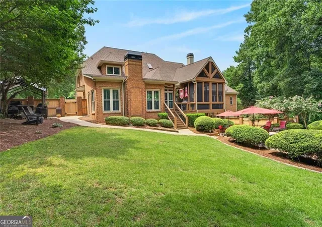 Photo 3 of Sale Pending at 555 Twinflower Ct, Roswell, GA 30075 | MLS# 10822191 | Listing updated on 2026-09-12