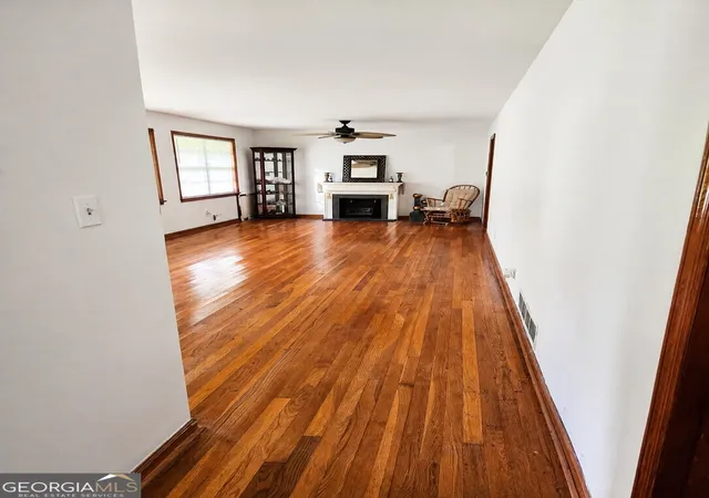 2nd image of 5527 Andrew Dr Sw, Mableton, GA 30126 | MLS# 10801550