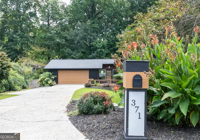 Photo 2 of Single family home for sale at 371 Clear Spring Ct, Marietta, GA 30068 | MLS# 10835858 | Listing updated on 2026-09-12
