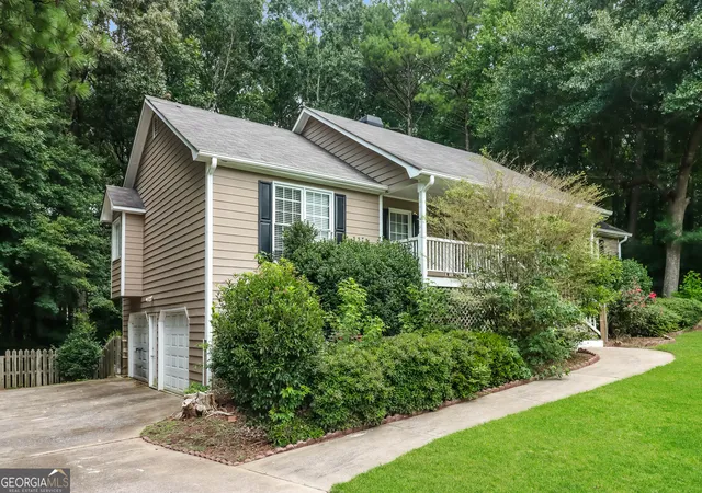 Photo 1 of Single family home for sale at 7 Dene Dr, Douglasville, GA 30134 | MLS# 10819682 | Listing updated on 2026-09-06