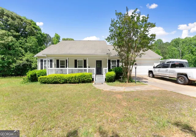 Photo 3 of Sale Pending at 5137 Strickland Rd, Gainesville, GA 30507 | MLS# 10760571 | Listing updated on 2026-09-18