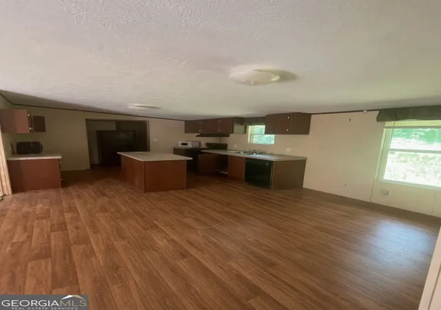 Photo 3 of Manufactured home for sale at 35 Brent Cir SW, Cartersville, GA 30120 | MLS# 10796316 | Listing updated on 2026-09-26