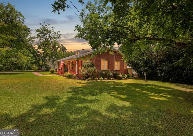 Homes for sale in Bowman, GA | 115 S Broad St, Bowman, GA 30624 | MLS# 10783146