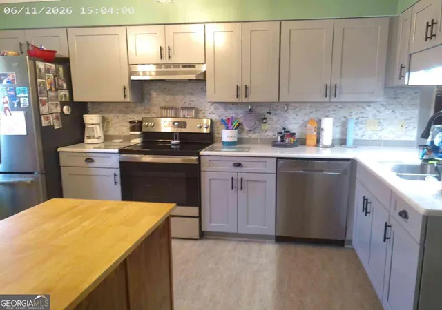 Photo 4 of Sale Pending at 853 Sagewood Dr, Hinesville, GA 31313 | MLS# 10784447 | Listing updated on 2026-10-21