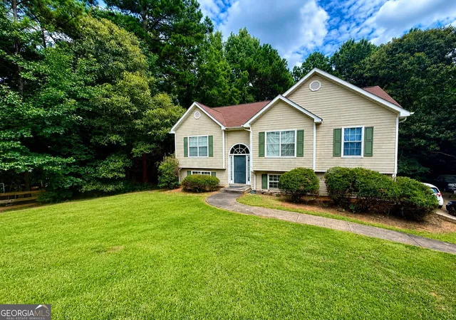 Photo 1 of Single family home for sale at 129 Hampton Brk Dr, Hampton, GA 30228 | MLS# 10814059 | Listing updated on 2026-10-03