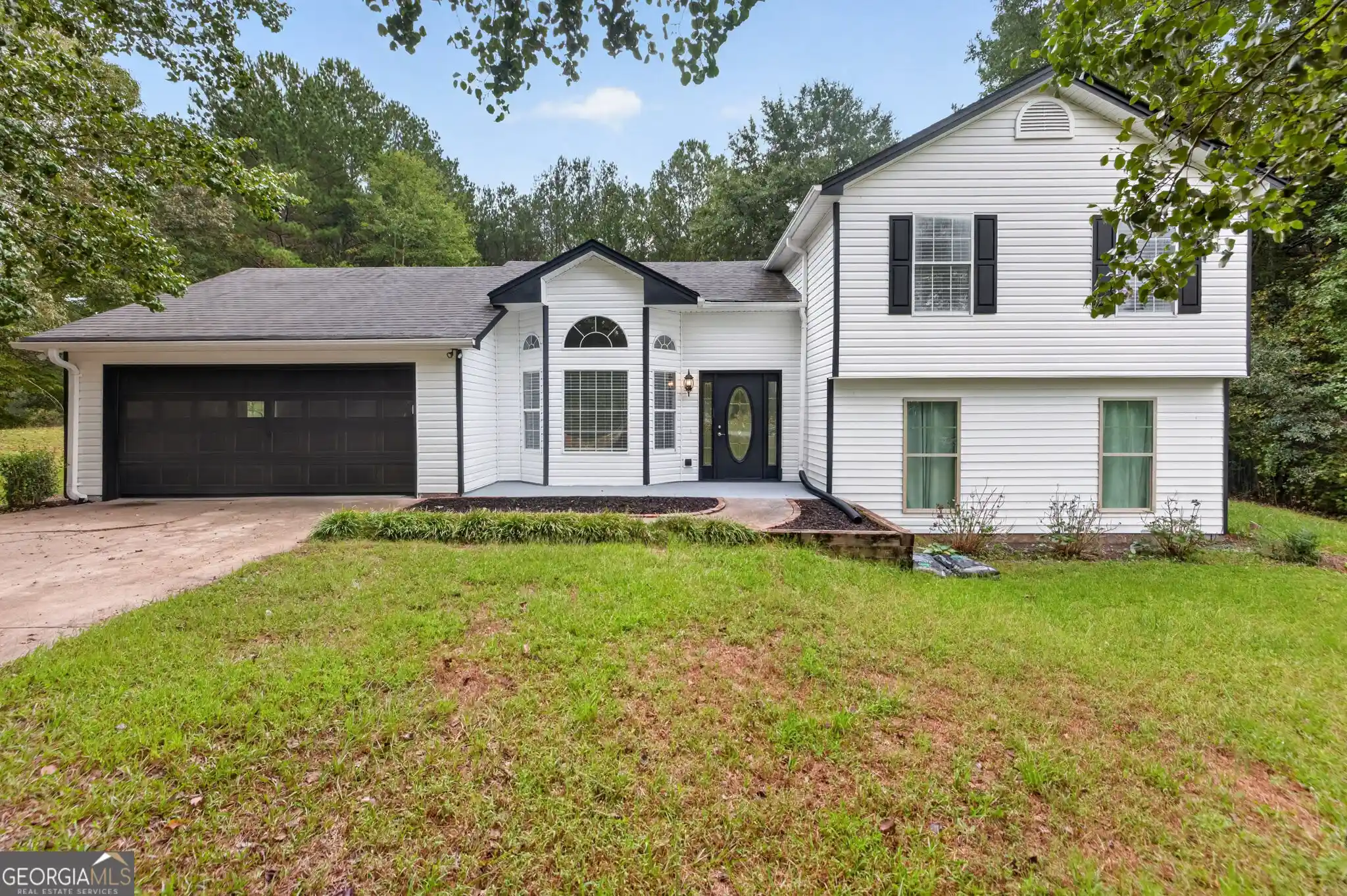 Photo 1 of Single family home for sale at 220 Robert Dr, Braselton, GA 30517 | MLS# 10867669 | Listing updated on 2026-10-20