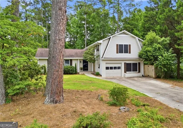 Photo 2 of Single family home for sale at 11555 Northgate Way, Roswell, GA 30075 | MLS# 10809140 | Listing updated on 2026-08-15