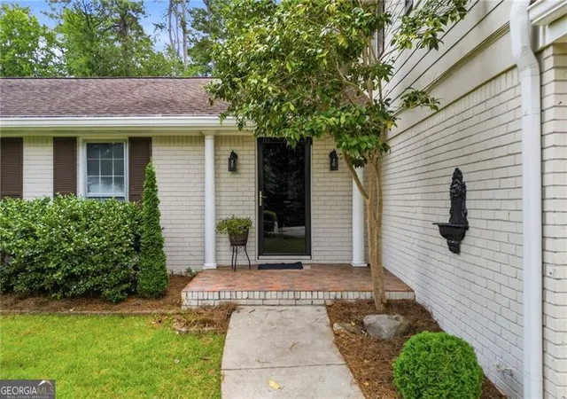 Photo 4 of Single family home for sale at 11555 Northgate Way, Roswell, GA 30075 | MLS# 10809140 | Listing updated on 2026-08-15