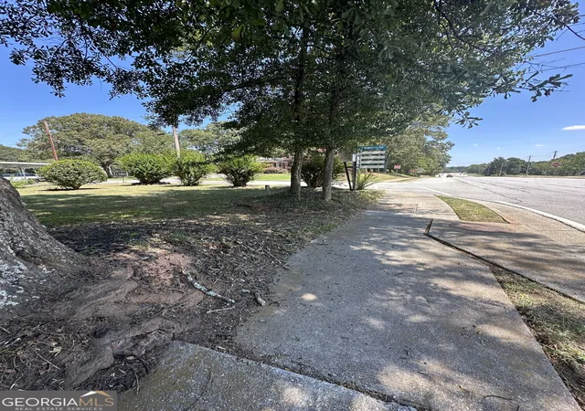 Photo 4 of House for sale at 600 E Lanier Ave W, Fayetteville, GA 30214 | MLS# 10835250 | Listing updated on 2026-09-11