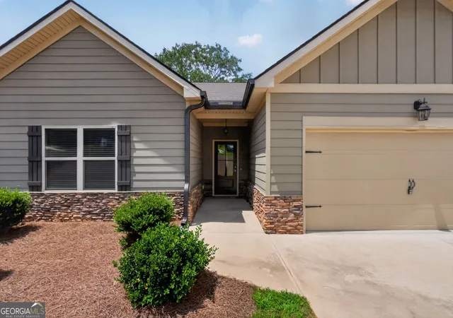 Photo 2 of Single family home for sale at 131 Holtz Dr, Carrollton, GA 30117 | MLS# 10824571 | Listing updated on 2026-08-26