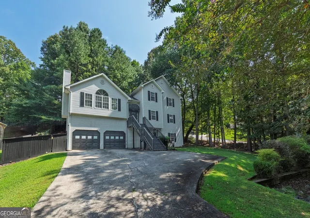 Photo 3 of Single family home for sale at 6484 Victory Dr, Acworth, GA 30102 | MLS# 10832288 | Listing updated on 2026-09-21