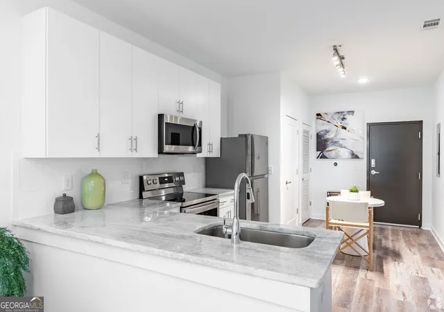 Listing Photo 2 - Condo for sale in building located at 525th Pkwy Dr, Atlanta, GA 30308 - Unit #306