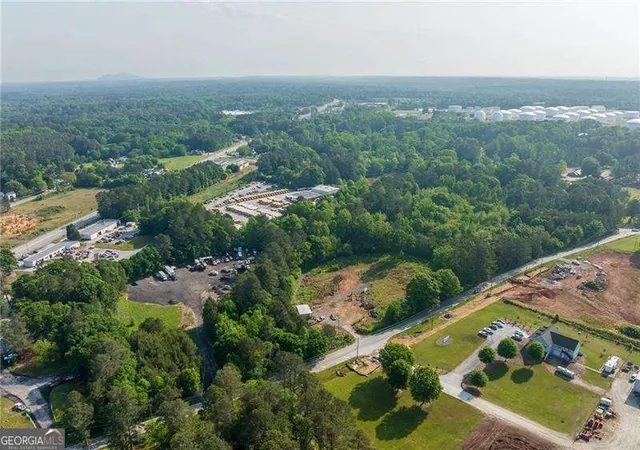 Photo 4 of Sale Pending at 3989 Flint Hl Rd, Powder Springs, GA 30127 | MLS# 10466429 | Listing updated on 2026-03-02