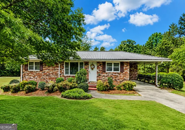 1st image of 586 Collins Rd, Toccoa, GA 30577 | MLS# 10731809