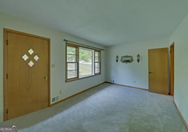 Photo 4 of Single family home for sale at 586 Collins Rd, Toccoa, GA 30577 | MLS# 10731809 | Listing updated on 2026-10-09