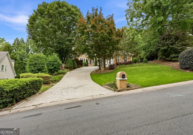 Homes for sale in Marietta, GA | 1964 Fields Pond Dr, Marietta, GA 30068 | MLS# 10770740