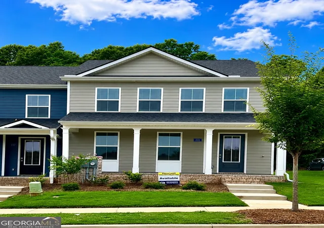 Photo 2 of Townhouse for sale at 331 Tate St, Monroe, GA 30655 | MLS# 10817823 | Listing updated on 2026-08-22