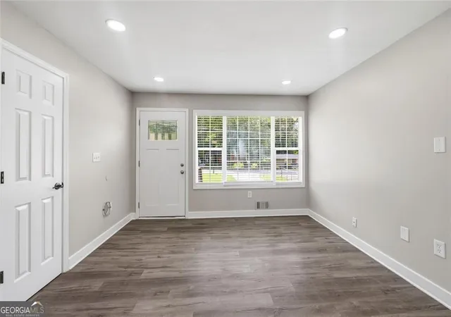 Photo 4 of Single family home for sale at 2818 Meadowview Dr SE, Atlanta, GA 30316 | MLS# 10828054 | Listing updated on 2026-10-03