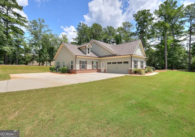 Photo 3 of Single family home for sale at 1414 Maple Cove Ln, Loganville, GA 30052 | MLS# 10824166 | Listing updated on 2026-09-11