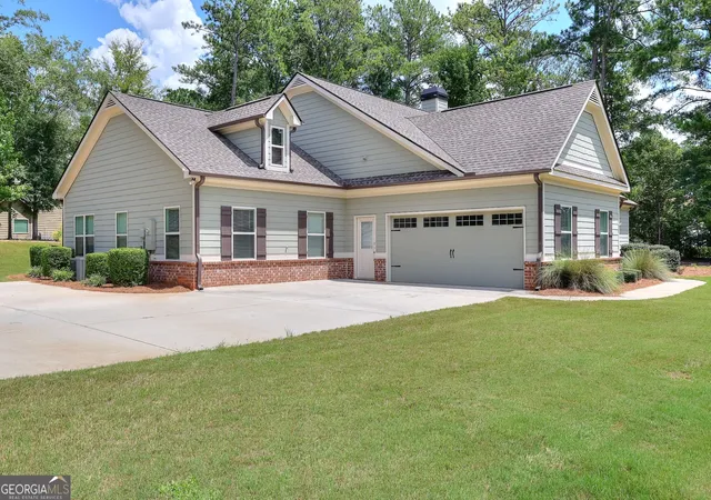 Photo 4 of Single family home for sale at 1414 Maple Cove Ln, Loganville, GA 30052 | MLS# 10824166 | Listing updated on 2026-09-11