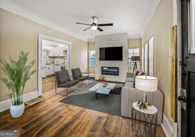Photo 3 of Single family home for sale at 684 S Elizabeth Pl Nw, Atlanta, GA 30318 | MLS# 10822690 | Listing updated on 2026-10-08